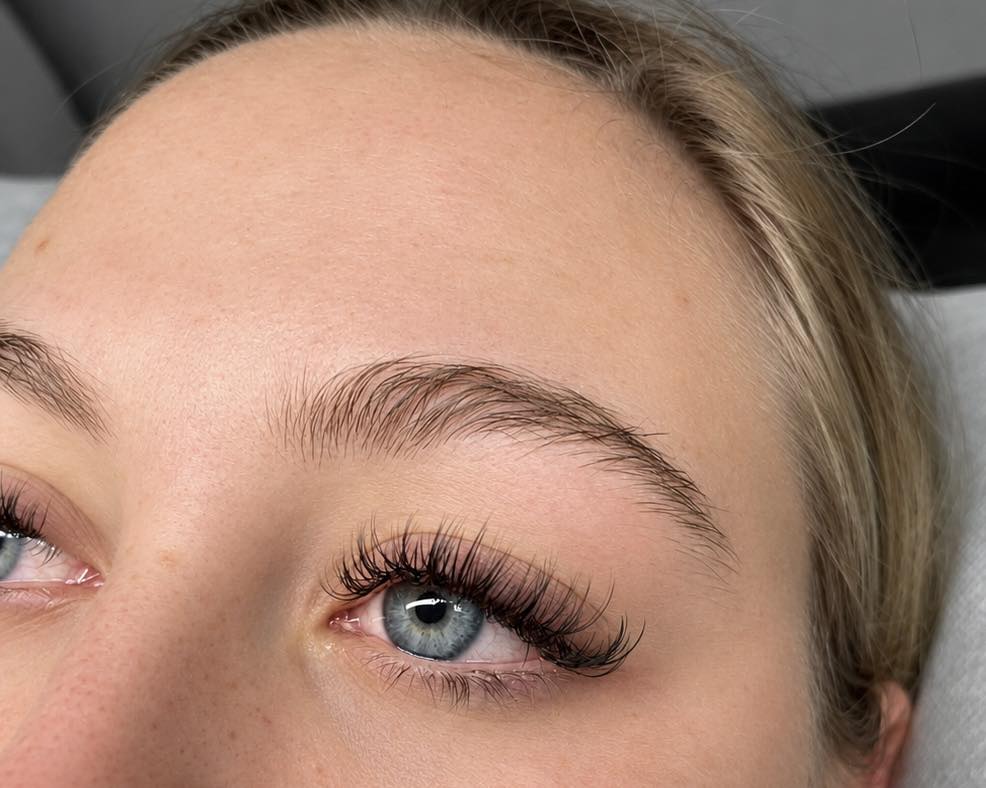 Natural wispy lash extension set